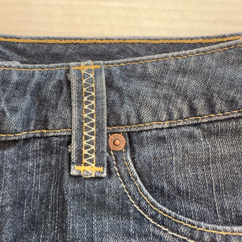 Tommy Hilfiger Womens Dark Wash Denim Shorts Low Rise Cotton Size 6